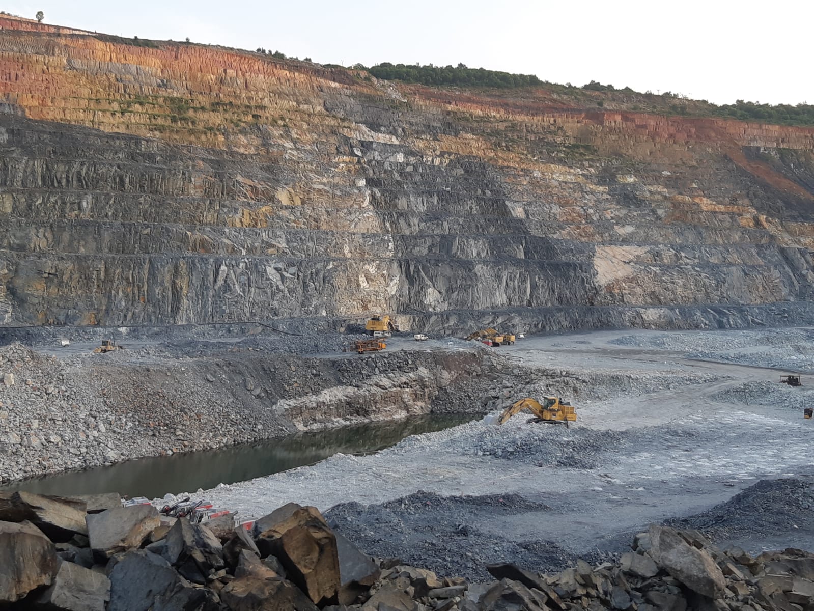 Este ingeniero de minas leonés ha pasado varias etapas en una de las minas de oro de mayor producción del país.