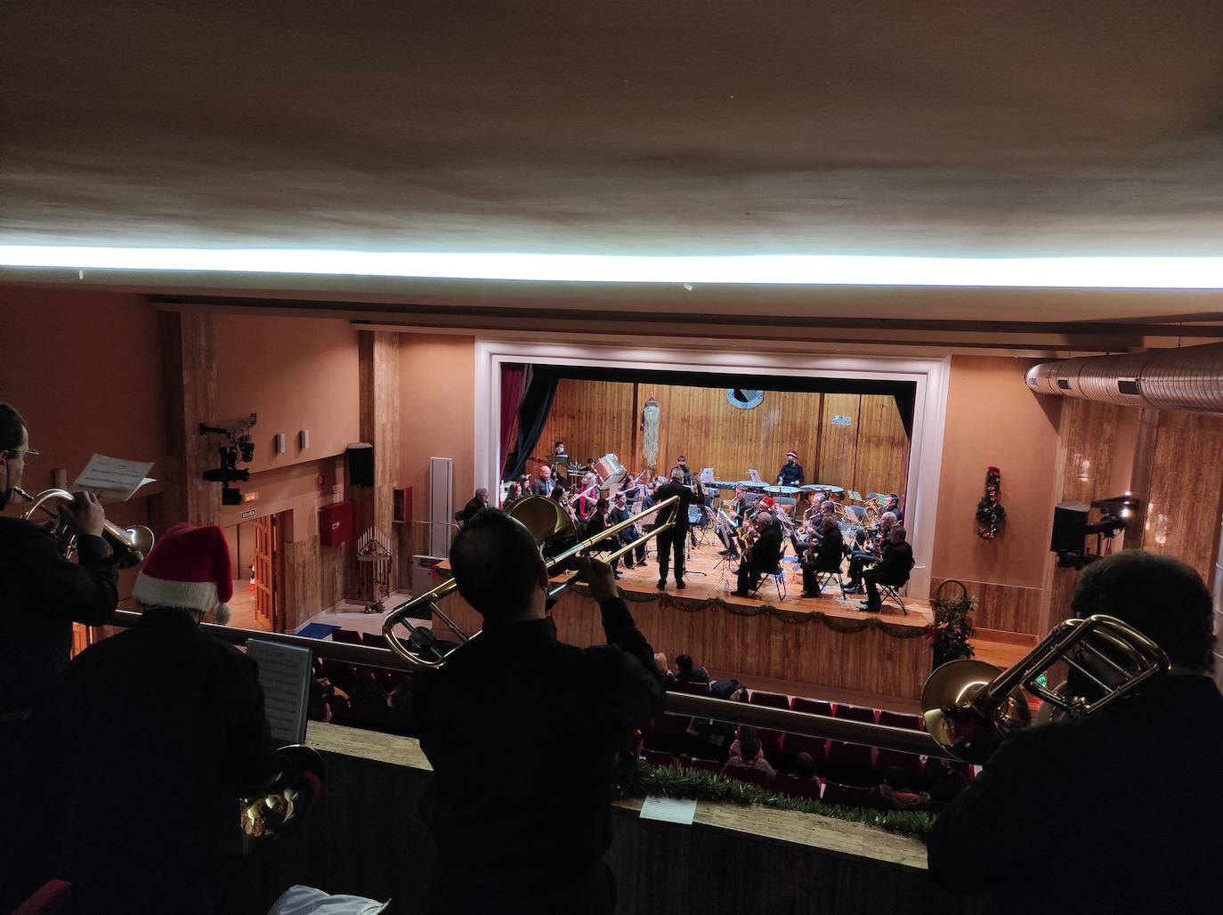 En la Casa de Cultura la Banda de Música y en la Iglesia de San Pedro la Coral Coyantina y el Coro Infantil del CEIP Bernardino Pérez protagonizaron sendos conciertos de Navidad, en un fin de semana en el que se inauguró el nuevo Nacimiento.