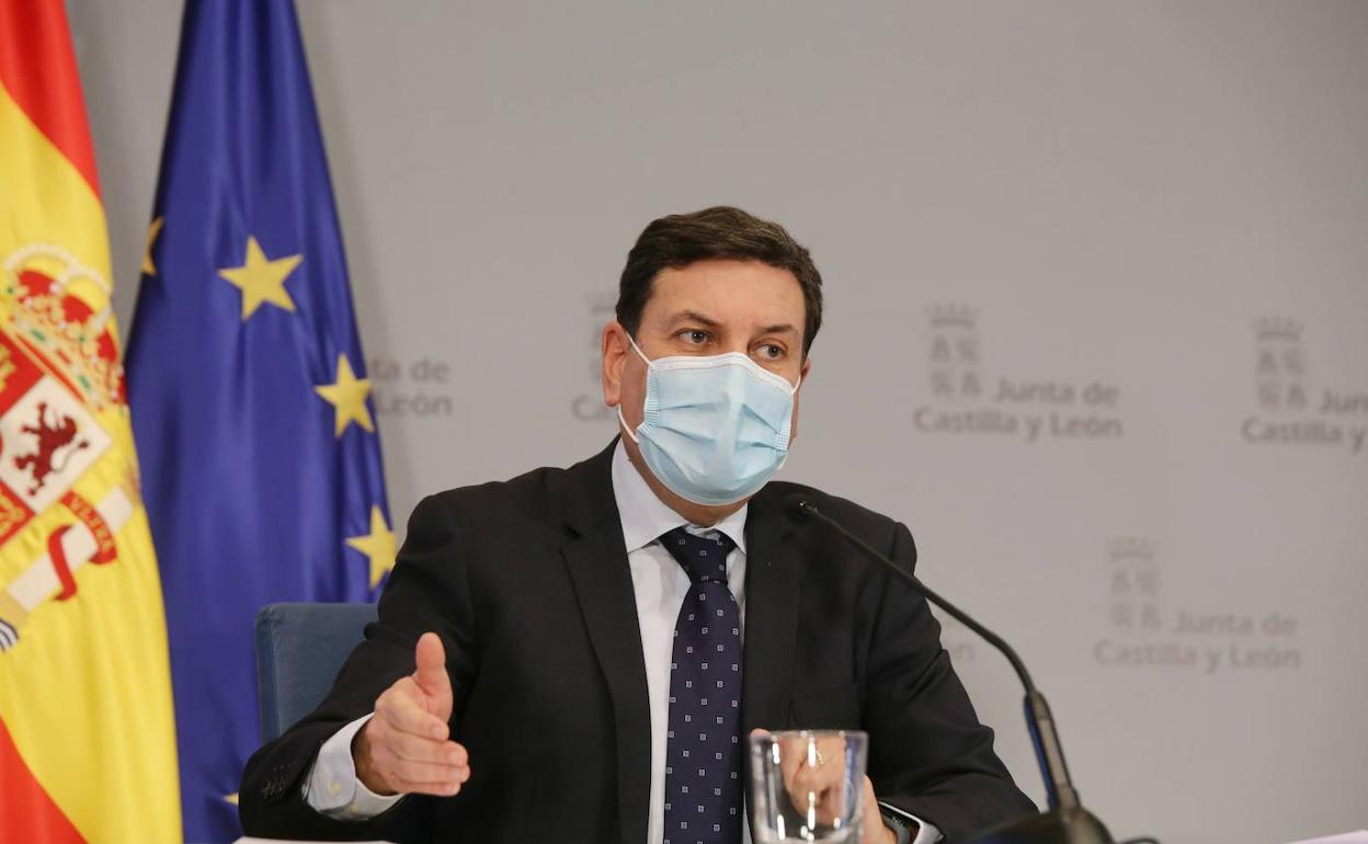 El consejero Carlos Fernández Carriedo en la rueda de prensa posterior al consejo de gobierno.