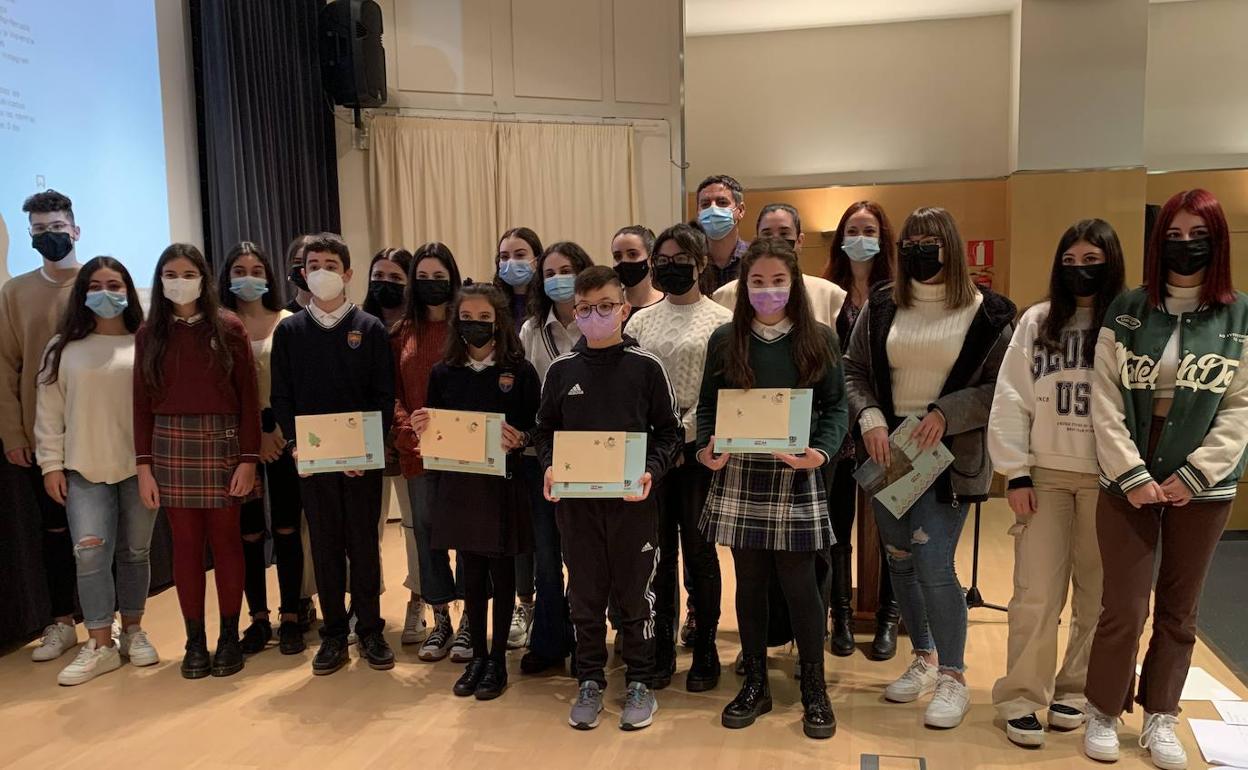 La concejala de Bienestar Social presidió la entrega de premios a los galardonados.