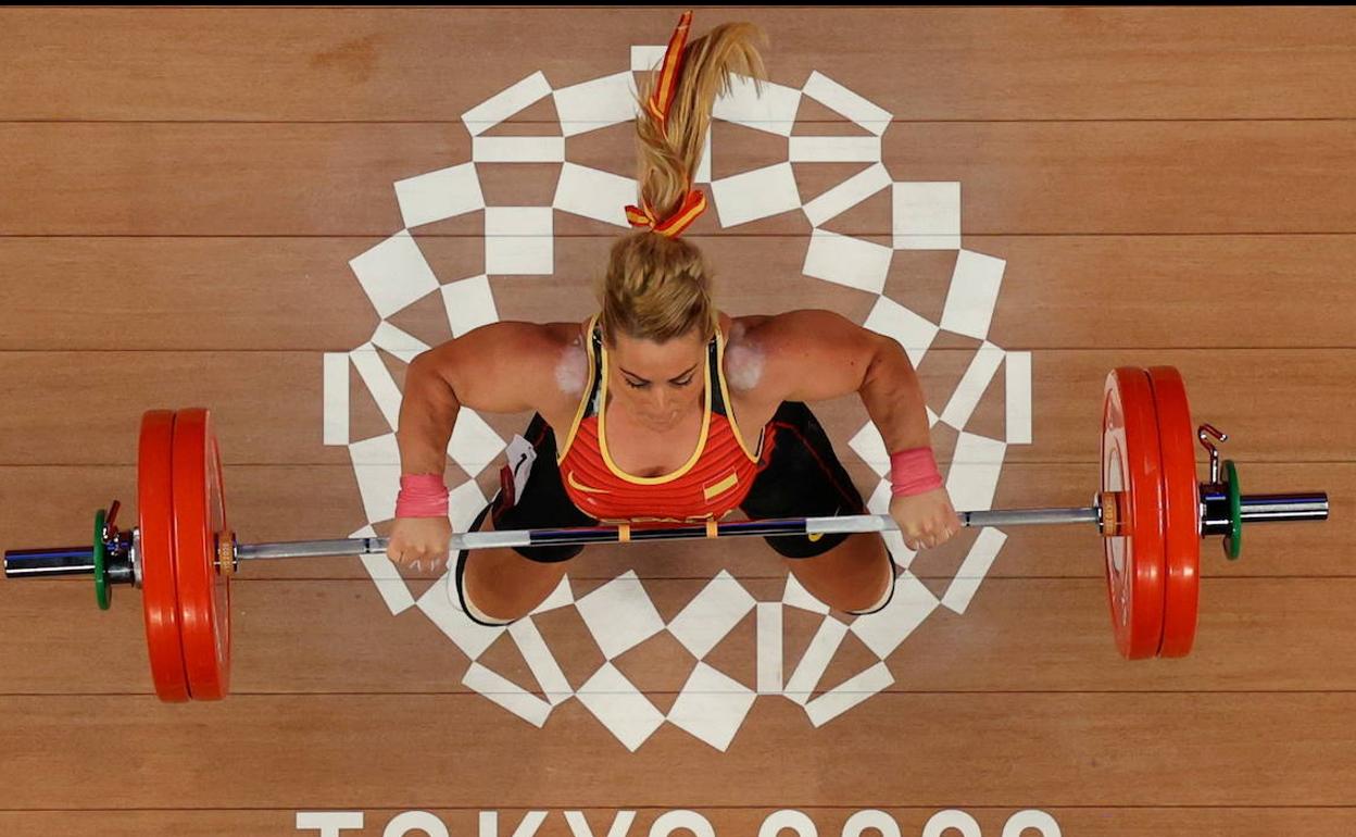 Lydia Valentín, durante su participación en los Juegos Olímpicos de Tokio 2021, en los que ya tuvo que tomar parte en la categoría de -87 kilos, inédita para ella.