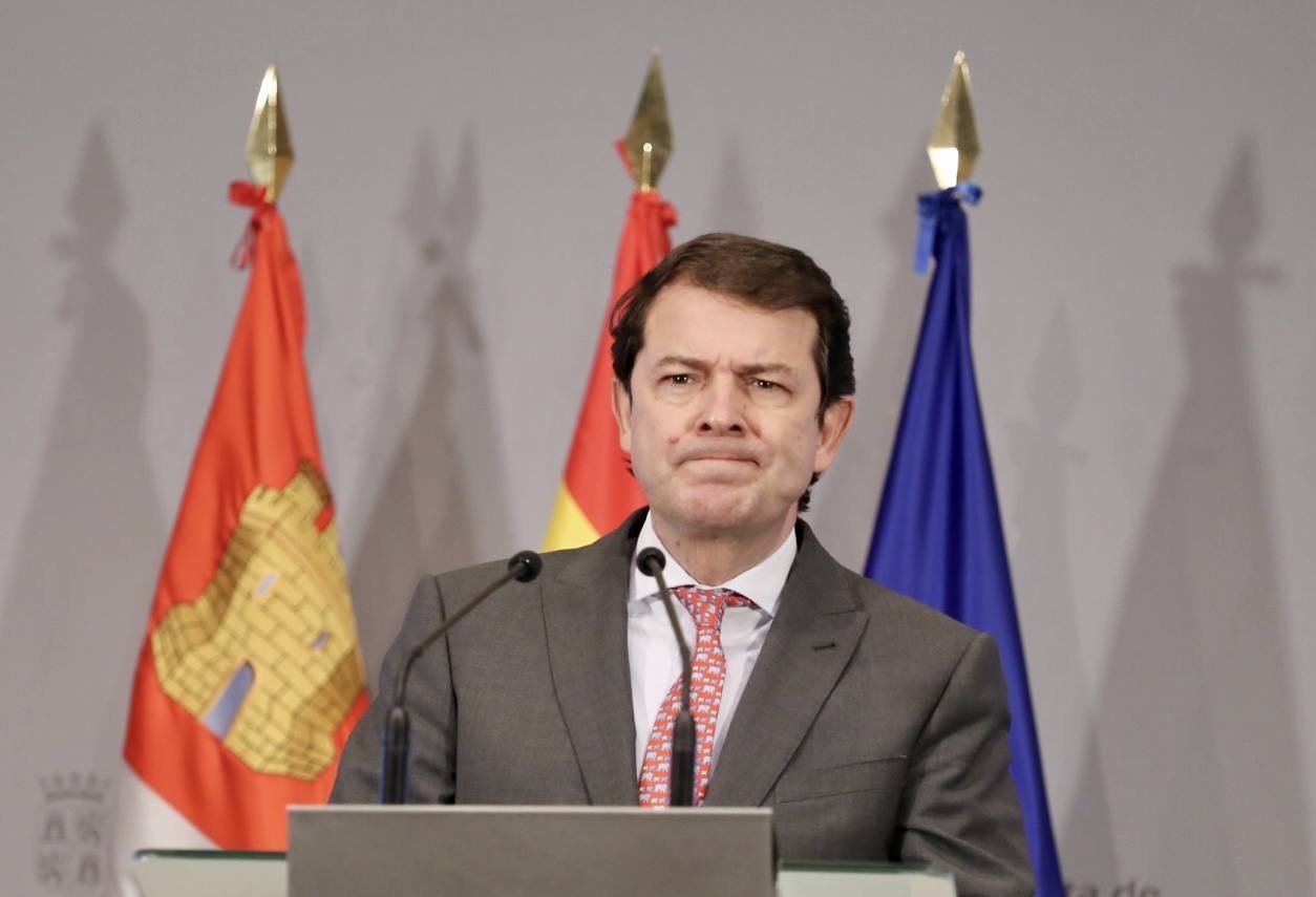 El presidente de la Junta de Castilla y León, Alfonso Fernández Mañueco, informa en rueda de prensa sobre la XXV Conferencia de Presidentes, que se celebra de forma telemática.