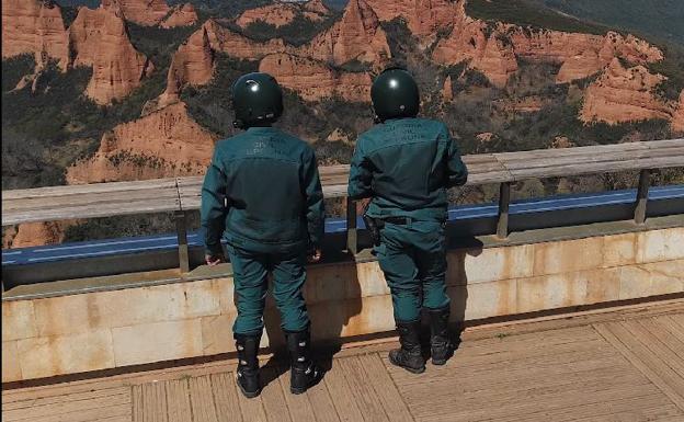 Los agentes aparecen en localizaciones tan diversas como el paraje de Las Médulas o zonas de montaña nevadas