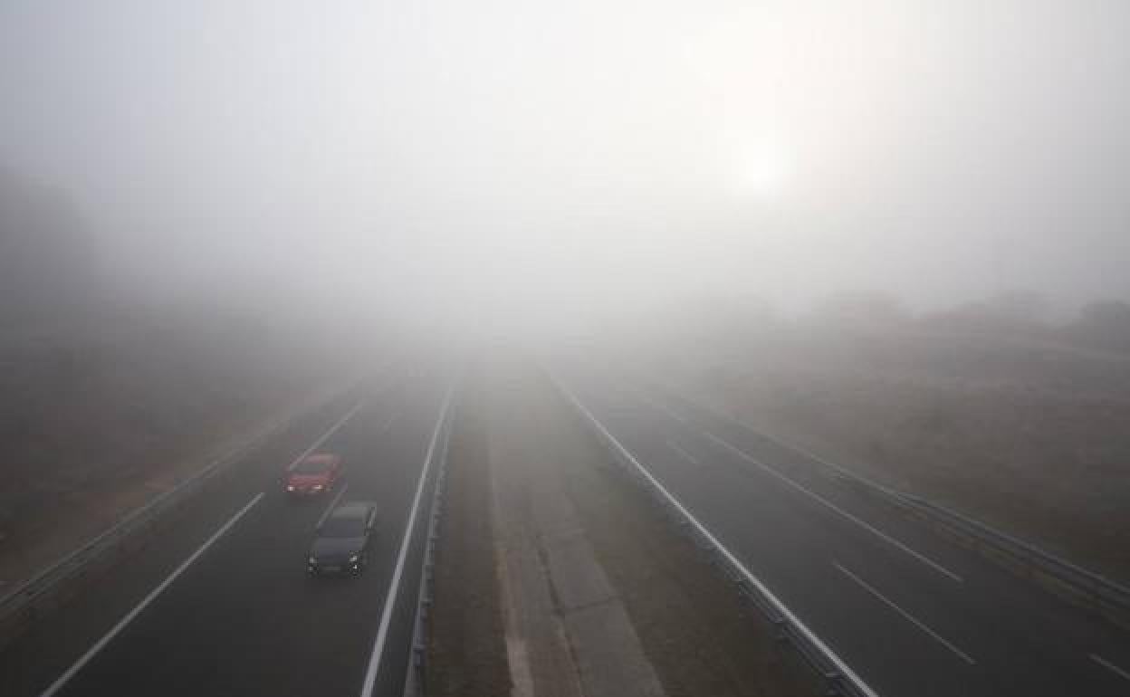 Los bancos de niebla afectan desde primera hora del jueves a la A-6.