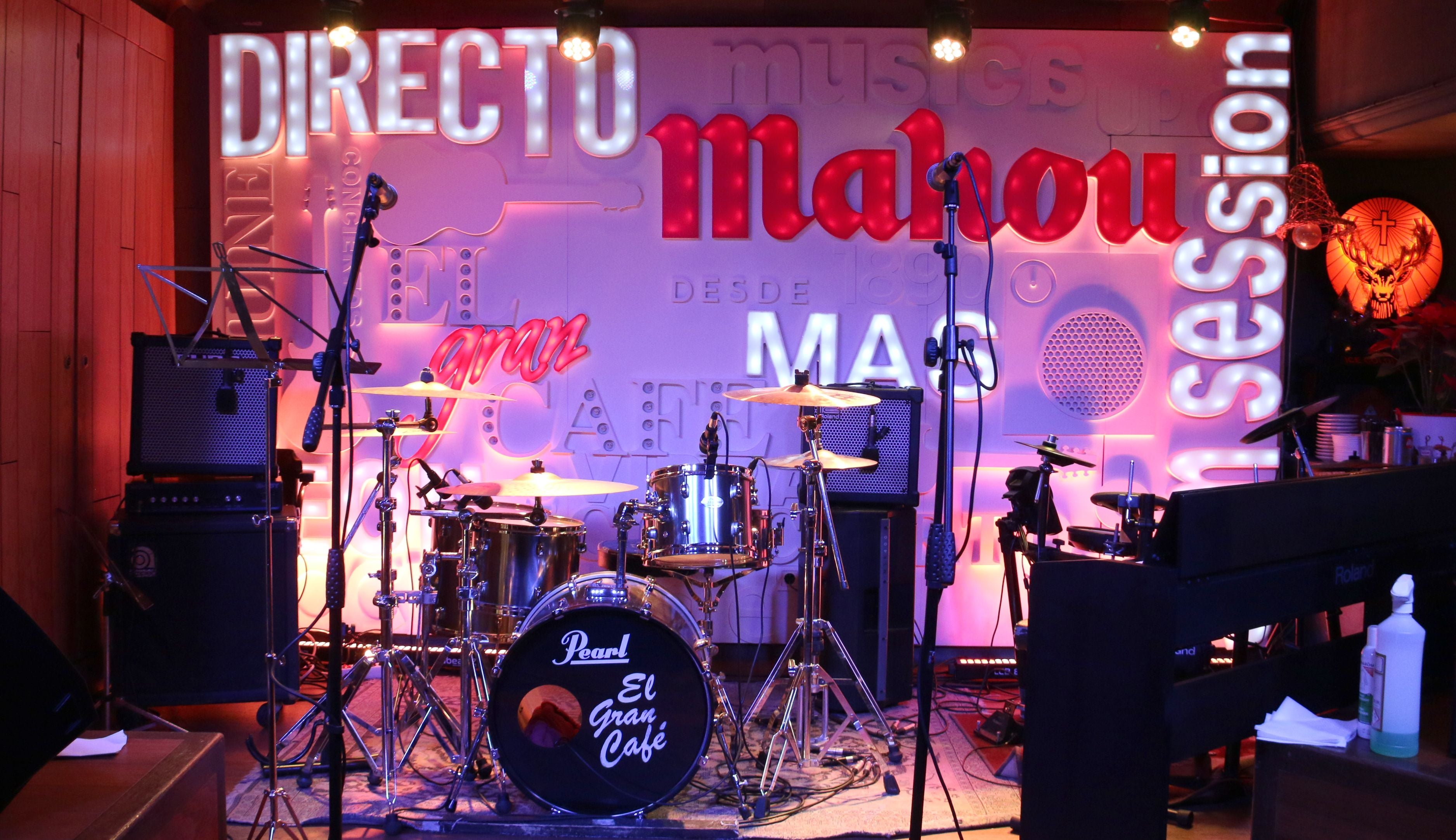 Concierto navideño de la escuela de música de Villaquilambre 'Rock Schoo León' en El Gran Café.