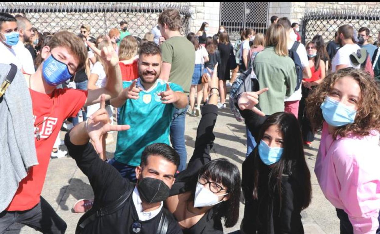 Imagen de un grupo de becados con el programa Erasmus en León. 