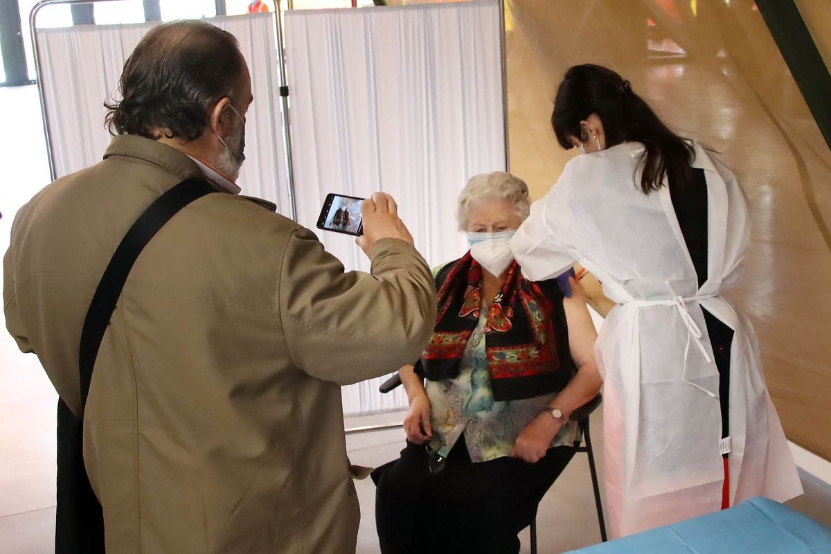 El Palacio de Exposiciones se sumó a la vacunación a los mayores de 80 años