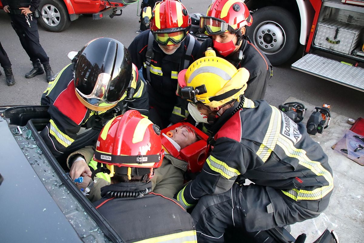 El Palacio de Exposiciones acogió el simulacro de emergencias urbanas protagonizado por bomberos, policías y personal sanitario.