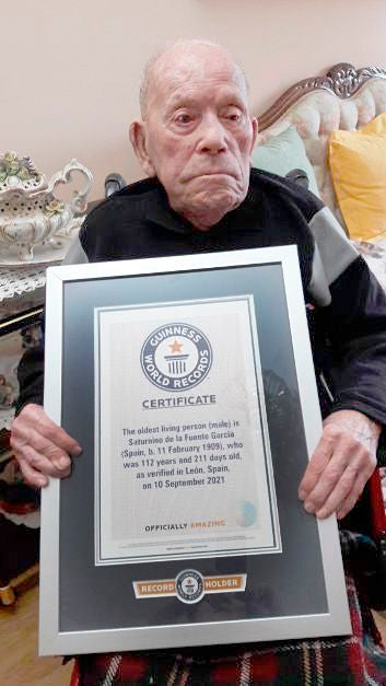 El leonés Saturnino de la Fuente García recibe el título Guinness World Record al hombre más longevo con 112 años y 211 días