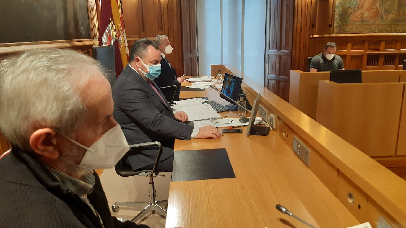 Imagen del pleno semipresencial de la Diputación de León este miércoles. 