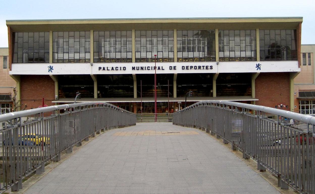 La Unión del Pueblo Leonés pide mejoras urgentes para el Palacio de los Deportes. En la imagen, vista general del Palacio desde la pasarela de acceso. 