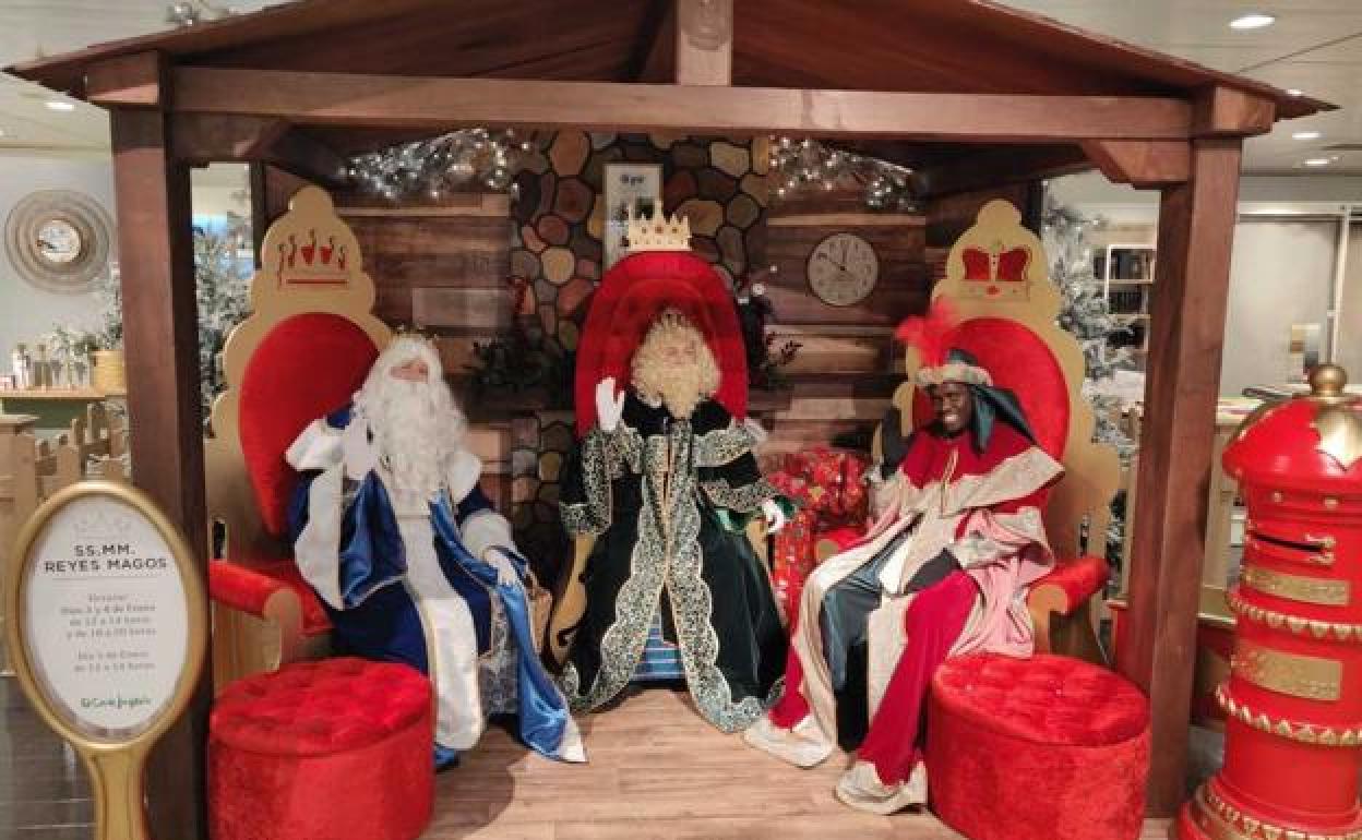 Los Reyes Magos saludarán a los niños que se acerquen hasta el lugar. 