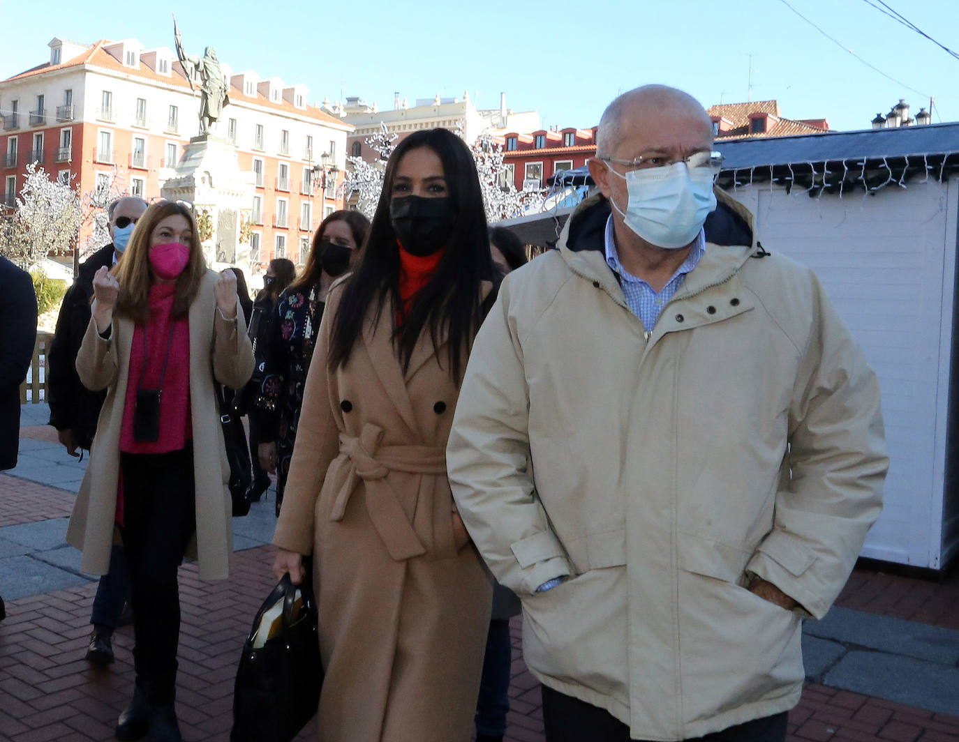 El candidato de Cs a la presidencia de la Junta de Castilla y León, Francisco Igea, y la vicealcaldesa de Madrid, Begoña Villacís, visitan el V Mercado del Producto Navideño en Valladolid