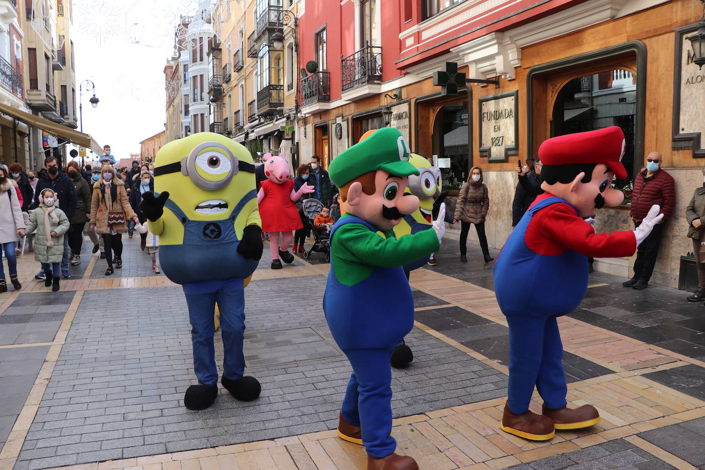Casi una decena de ídolos de los más pequeños han vivido una jornada de ilusión por el centro de la capital.