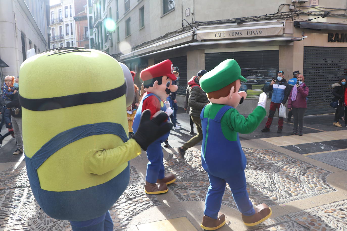 Casi una decena de ídolos de los más pequeños han vivido una jornada de ilusión por el centro de la capital.