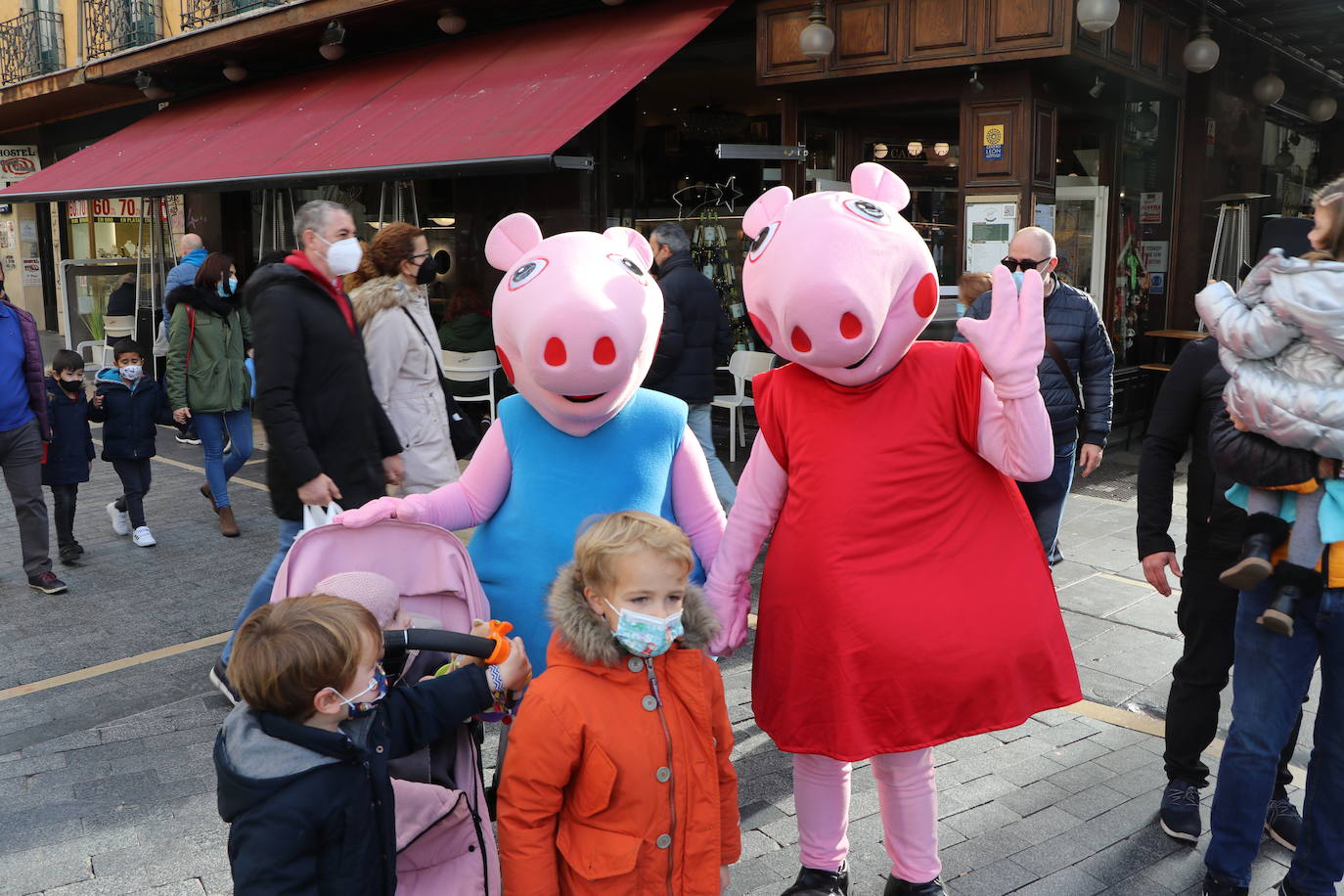 Casi una decena de ídolos de los más pequeños han vivido una jornada de ilusión por el centro de la capital.