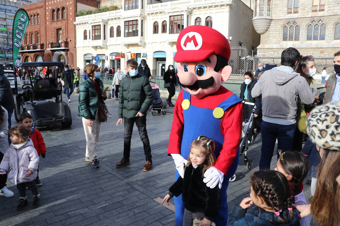 Casi una decena de ídolos de los más pequeños han vivido una jornada de ilusión por el centro de la capital.