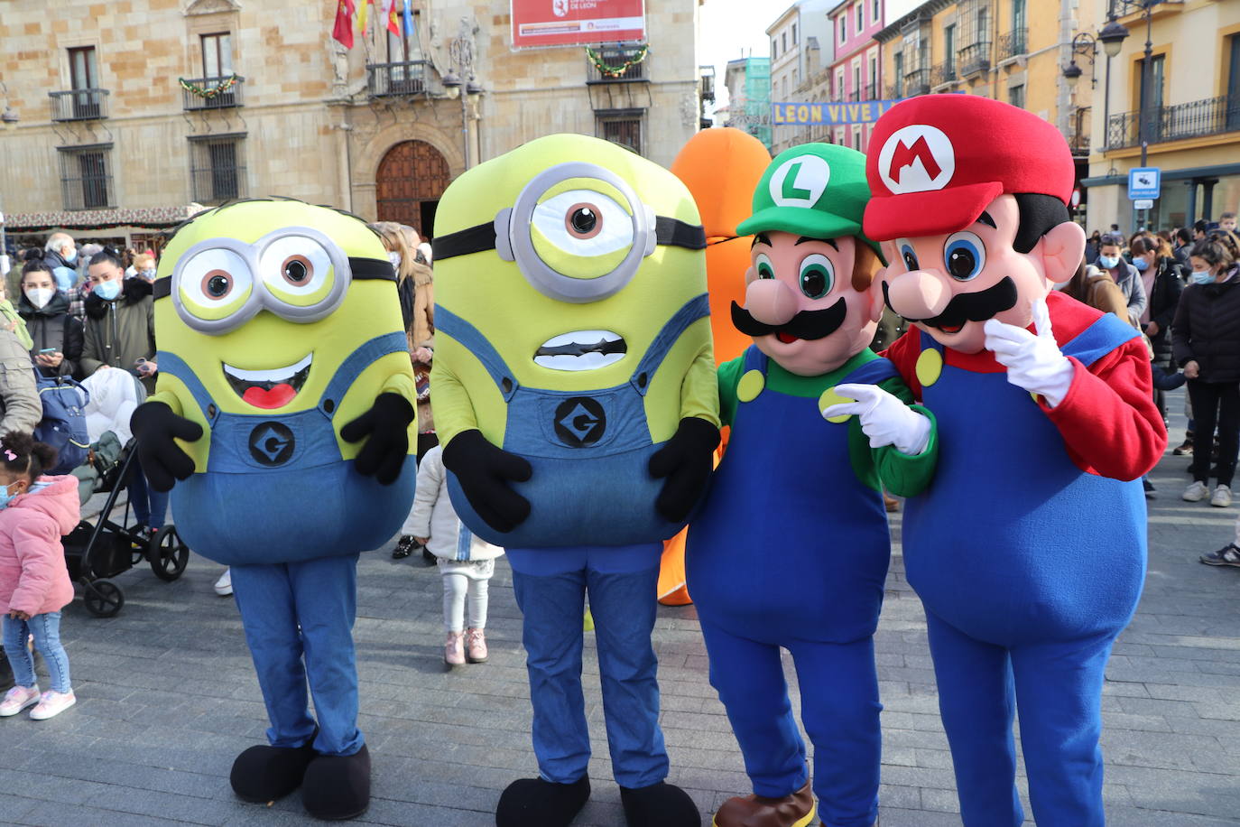 Casi una decena de ídolos de los más pequeños han vivido una jornada de ilusión por el centro de la capital.