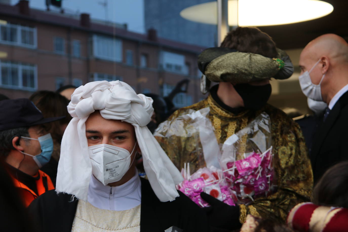 Los niños leoneses reciben a los Reyes Magos en la Estación de Renfe