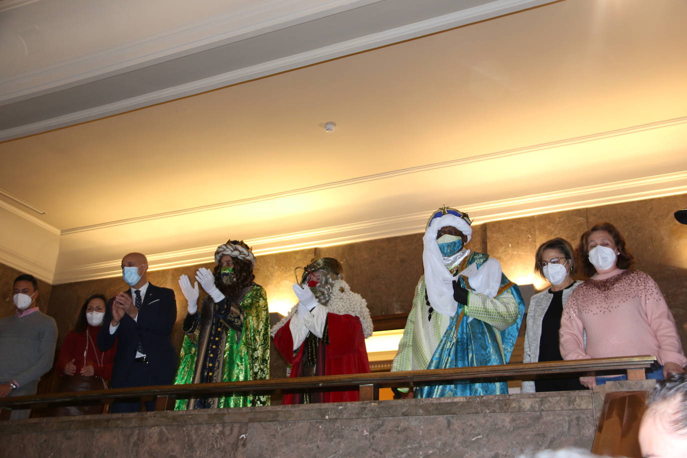 Los niños leoneses reciben a los Reyes Magos en la Estación de Renfe