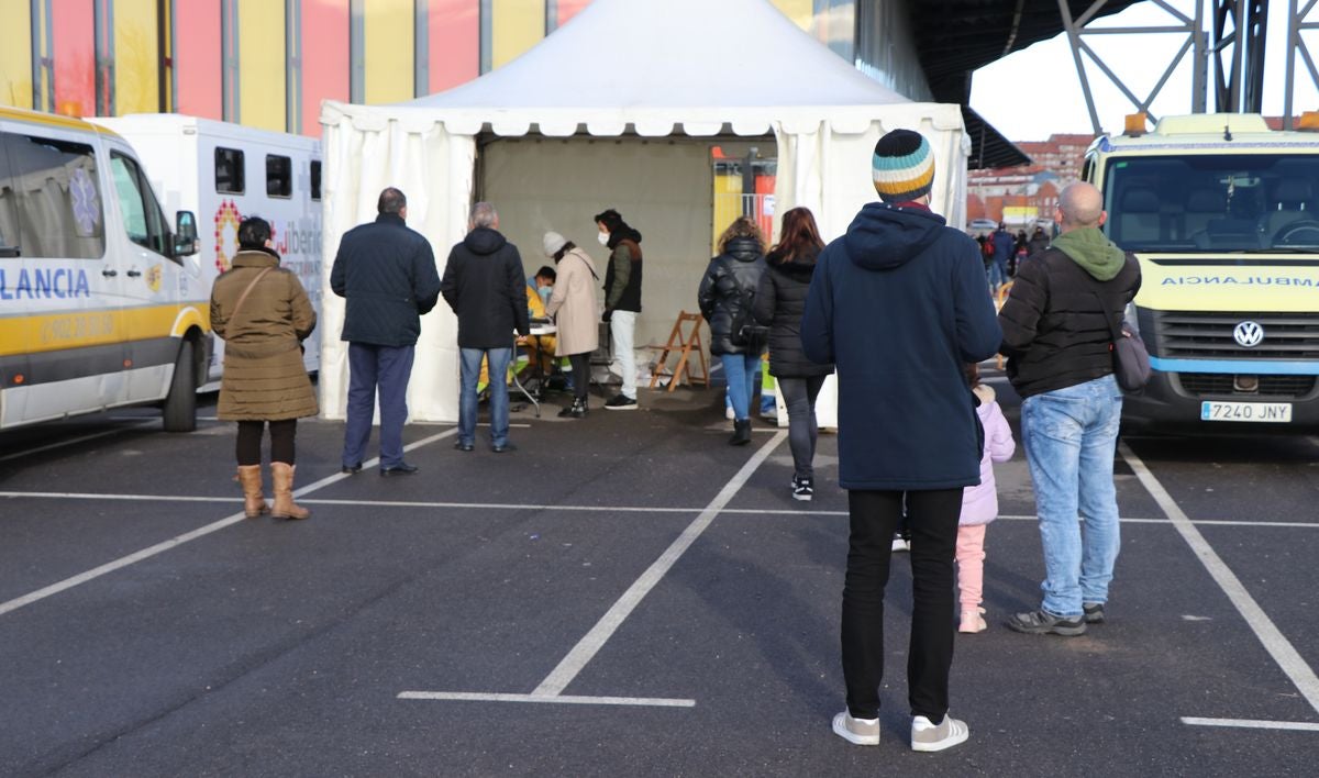 El Palacio de Exposiciones de León sigue siendo el 'fortín' leonés contra la covid-19, con la vacunación de menores y el cribado masivo como grandes 'armas' contra la pandemia