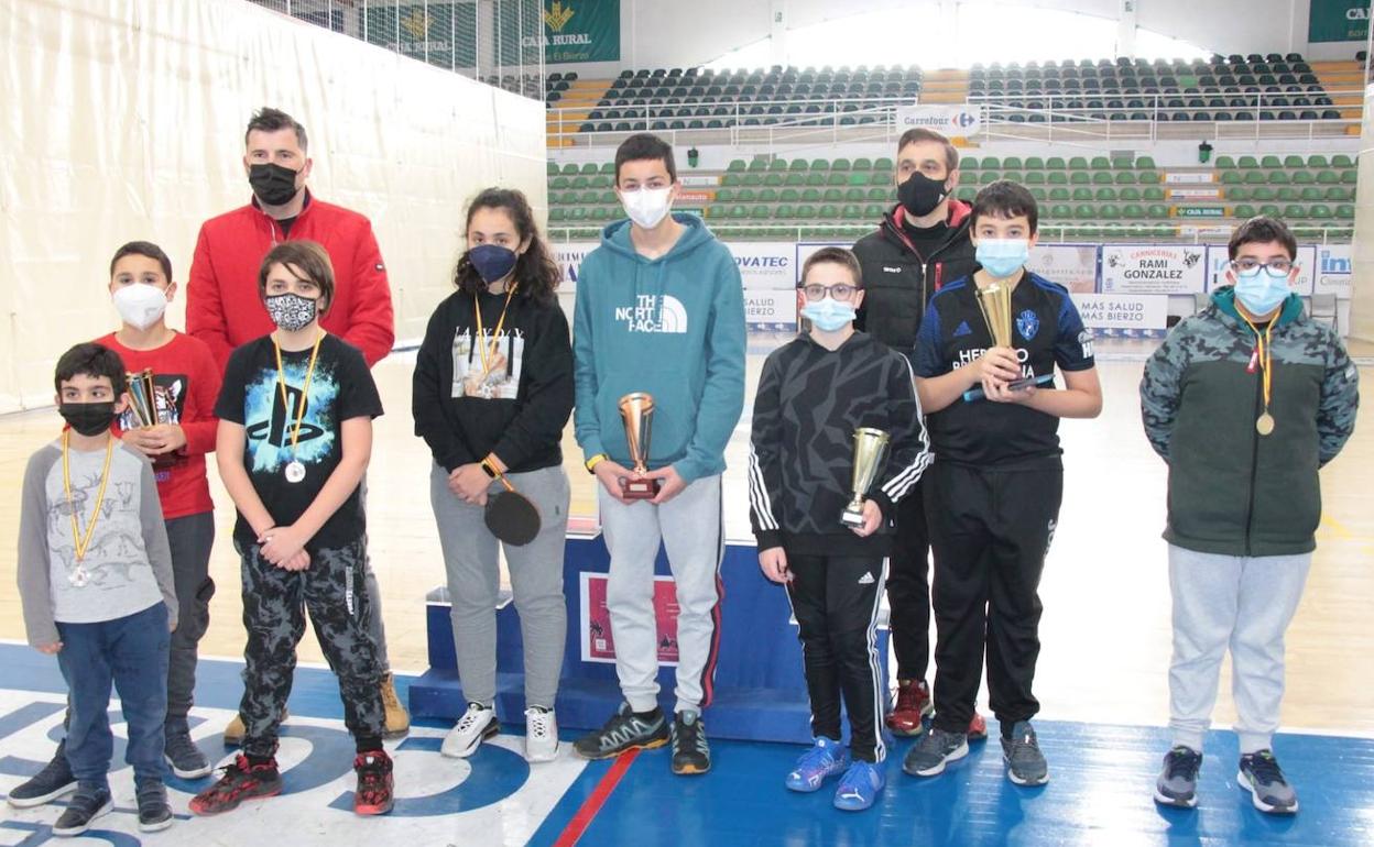 Ponferrada entrega los trofeos del campeonato de Navidad de Tenis de Mesa