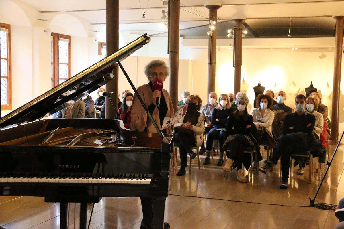 El Museo Casa Botines Gaudí y la Fundación Eutherpe han organizado el concierto de Año Nuevo en el que han participado los pupilos del maestro italiano Vincenzo Balzani.