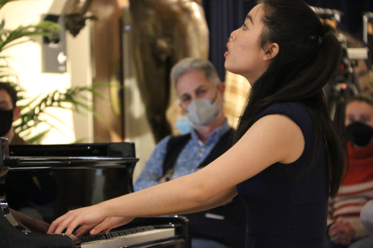 El Museo Casa Botines Gaudí y la Fundación Eutherpe han organizado el concierto de Año Nuevo en el que han participado los pupilos del maestro italiano Vincenzo Balzani.