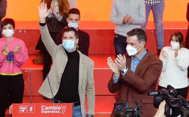 Luis Tudanca y Pedro Sánchez, en un acto del PSOE este domingo en Palencia. 