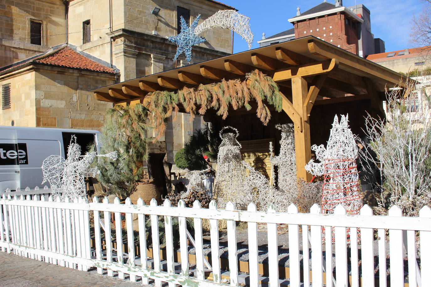 La decoración navideña de la ciudad de León vuelve a guardarse esperando una próxima navidad sin olas de virus