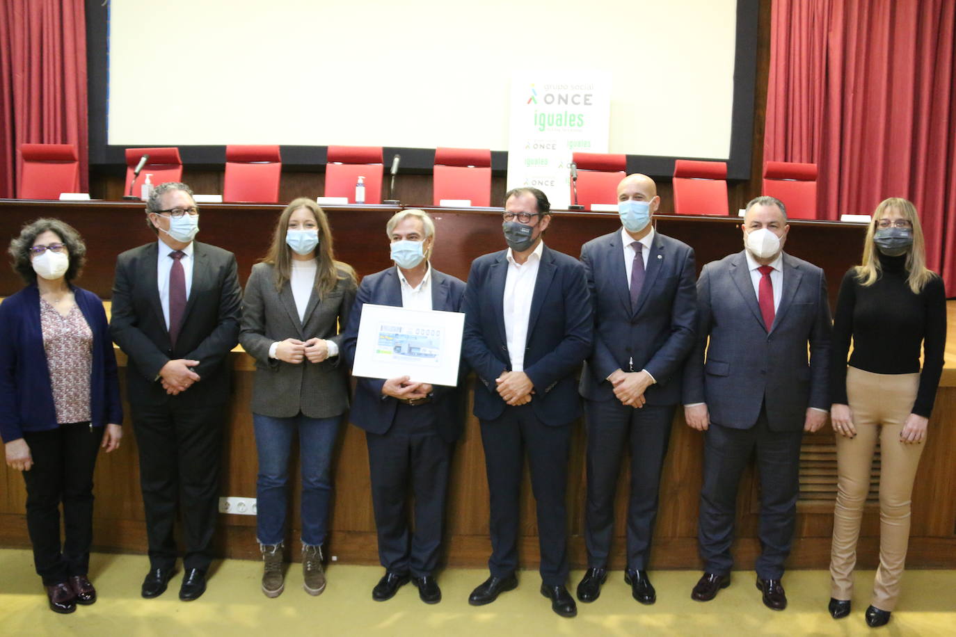 El centro hospitalario leonés será la imagen de cinco millones y medio de cupones el 12 de enero.