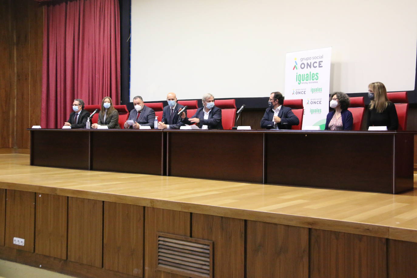 El centro hospitalario leonés será la imagen de cinco millones y medio de cupones el 12 de enero.