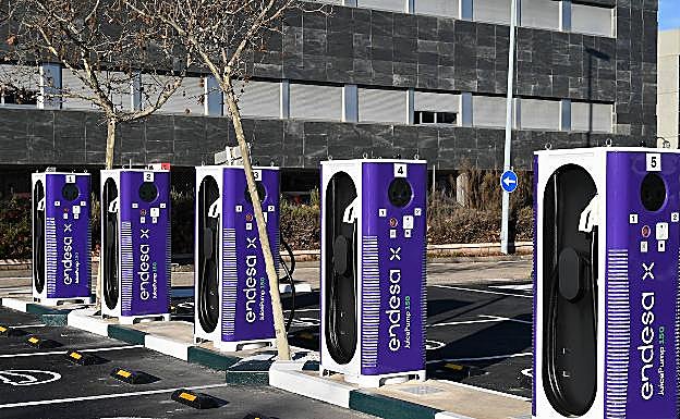 Así es la mayor electrolinera de España