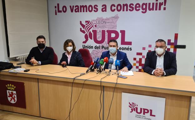 Rueda de prensa en la nueva sede de UPL en León.