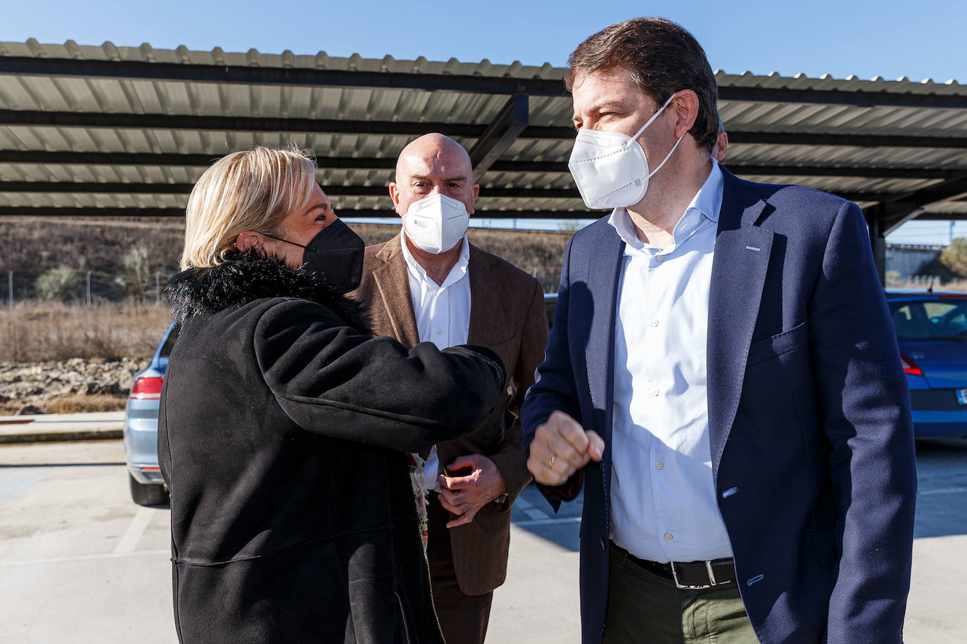 El candidato a las Cortes por el PP visita una explotación agropecuaria en Olmedo y una empresa en Segovia 