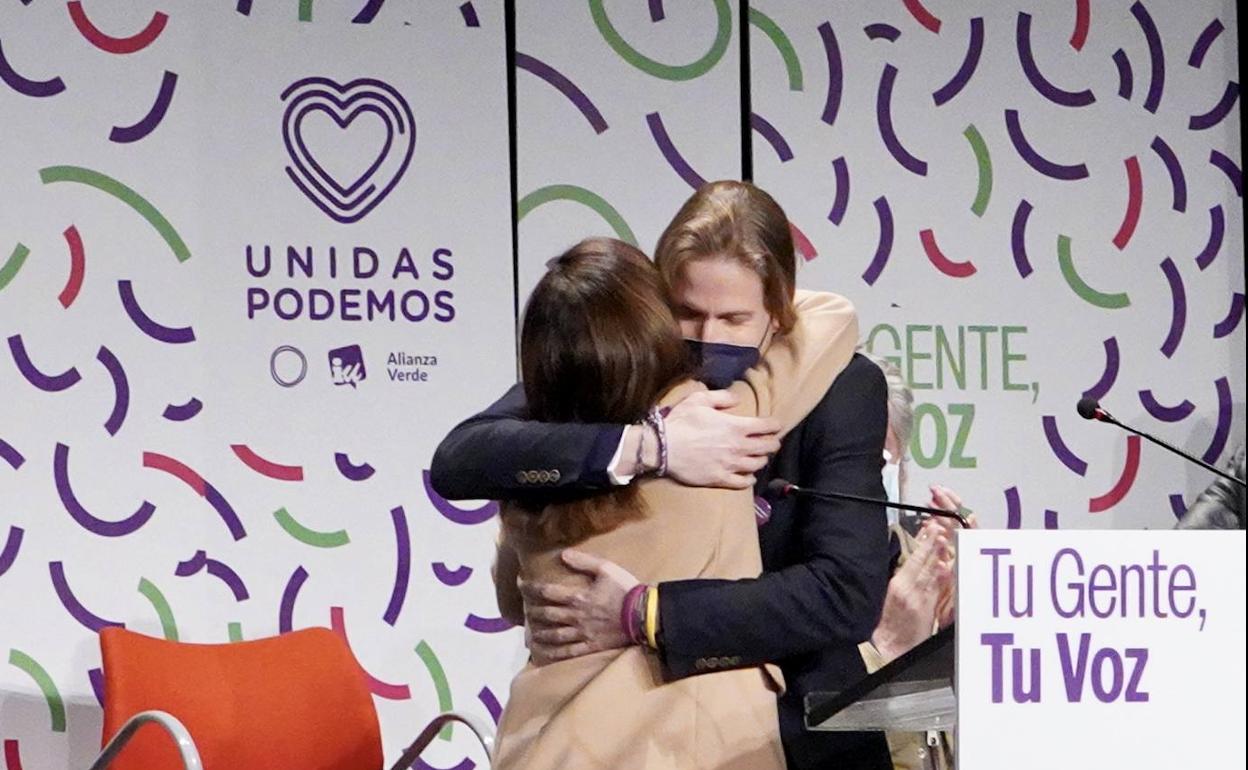 La secretaria general de Podemos, Ione Belarra, junto al coordinador autonómico Pablo Fernández este viernes en Valladolid.