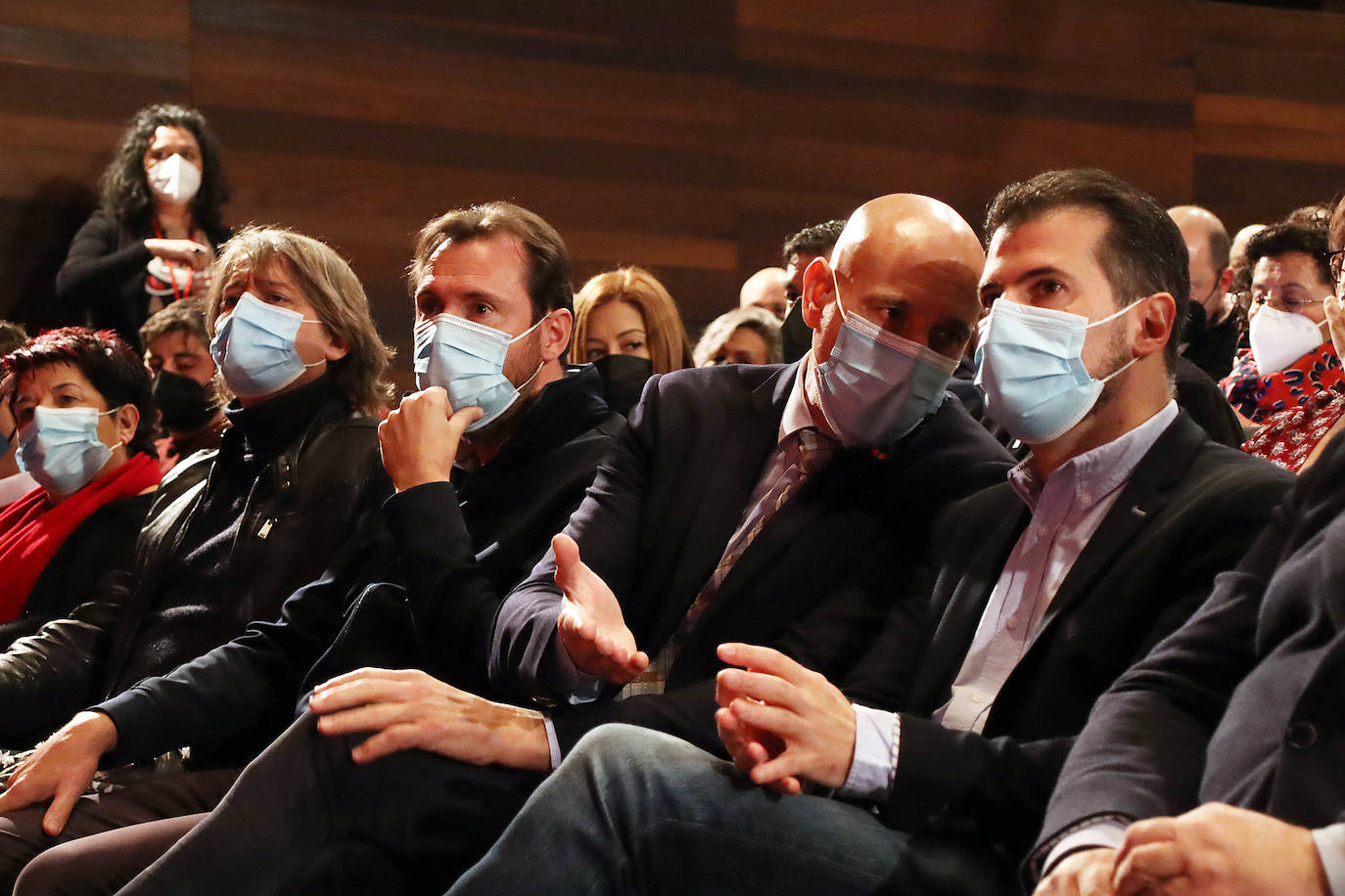 La vicesecretaria general del PSOECyL, Virginia Barcones, y el secretario general del PSOE de León, Alfonso Cendón, inauguran la Convención Municipal del PSOECyL.