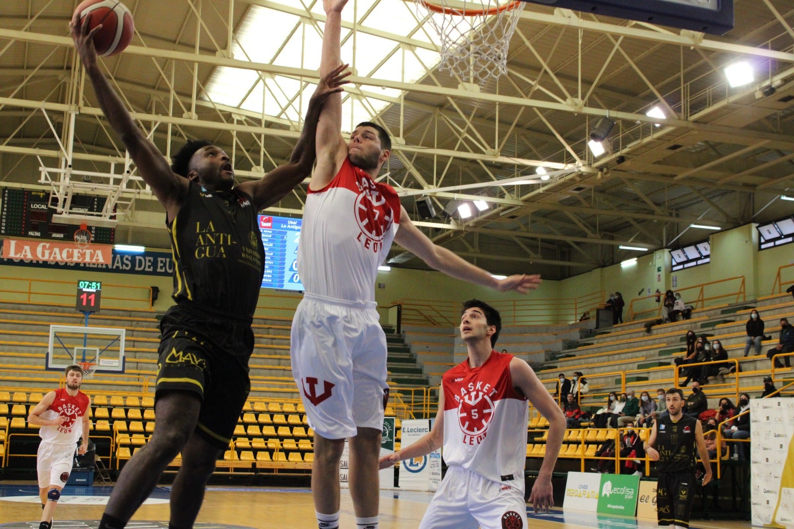 Basket León cae derrotado ante el Usal La Antigua. 