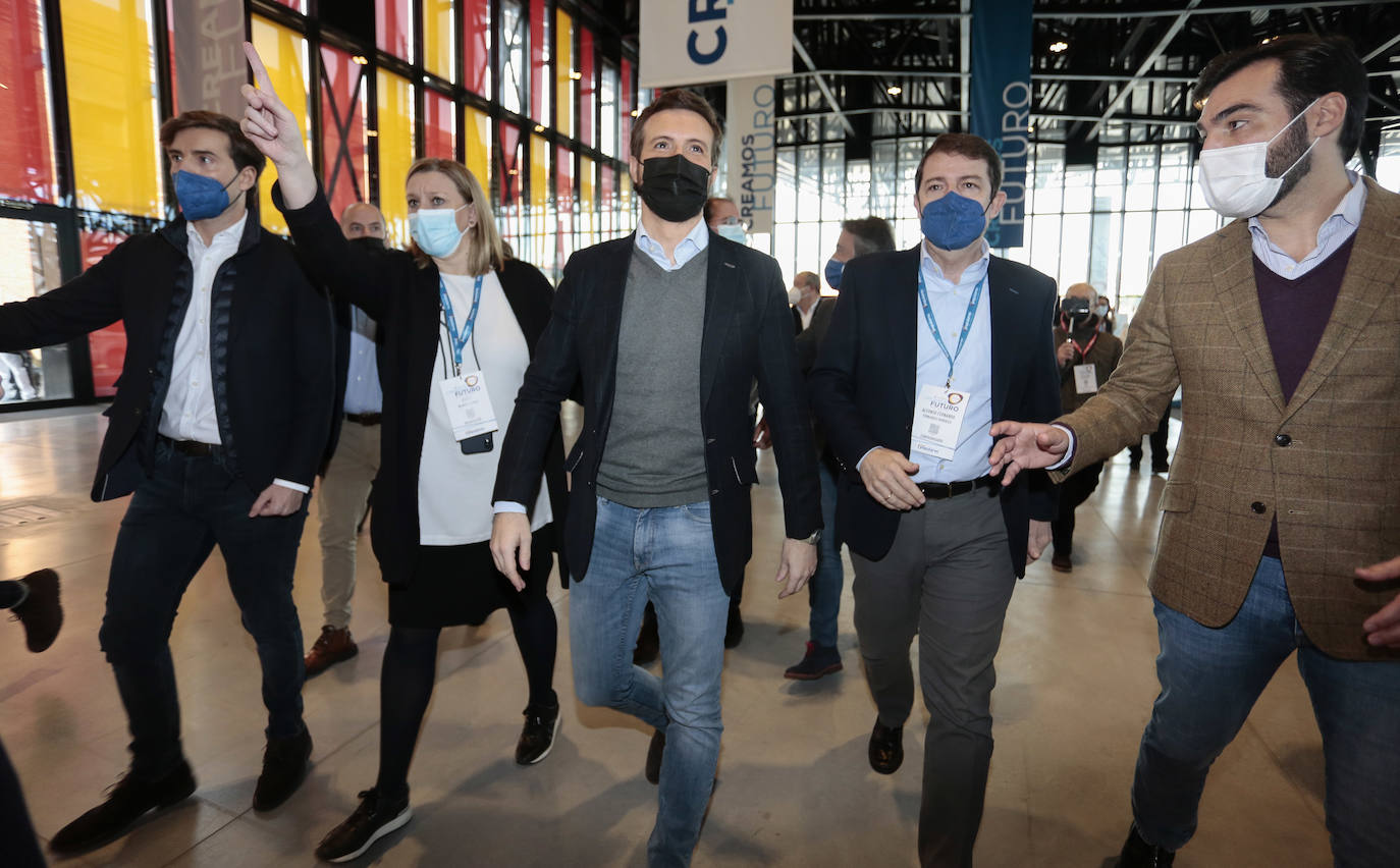 El presidente del PP, Pablo Casado asiste al XIV Congreso del partido de Castilla y León. Junto a él, el presidente autonómico, Alfonso Fernández Mañueco.