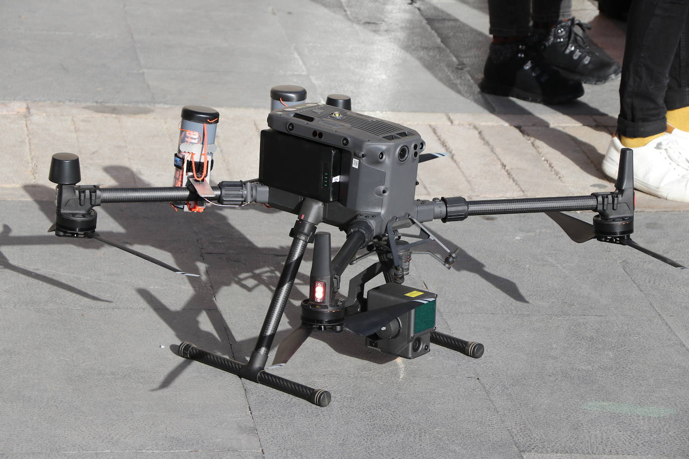 Primer vuelo del dron de Tecnosylva sobre la Catedral de León. 