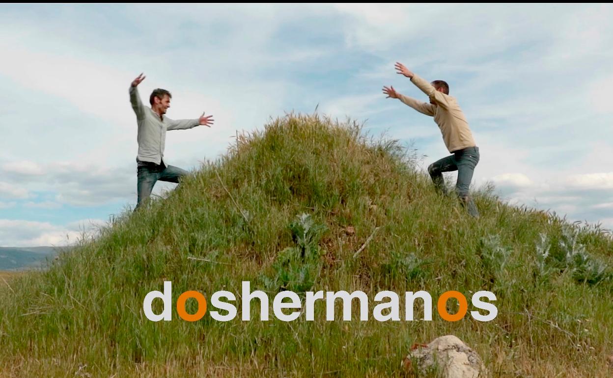 La película cuenta las estaciones de la vida, comienza con el nacimiento y acaba con la muerte.