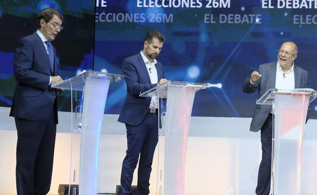Alfonso Fernández Mañueco (izq), Luis Tudanca (c) y Francisco Igea (d) en unos de los debates de las elecciones autonómicas del 2019.