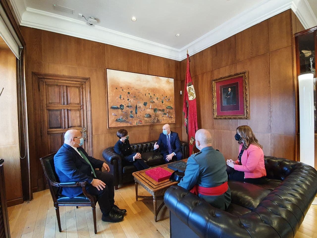 María Gámez ha estado acompañada de la delegada del Gobierno en Castilla y León, Virginia Barcones.