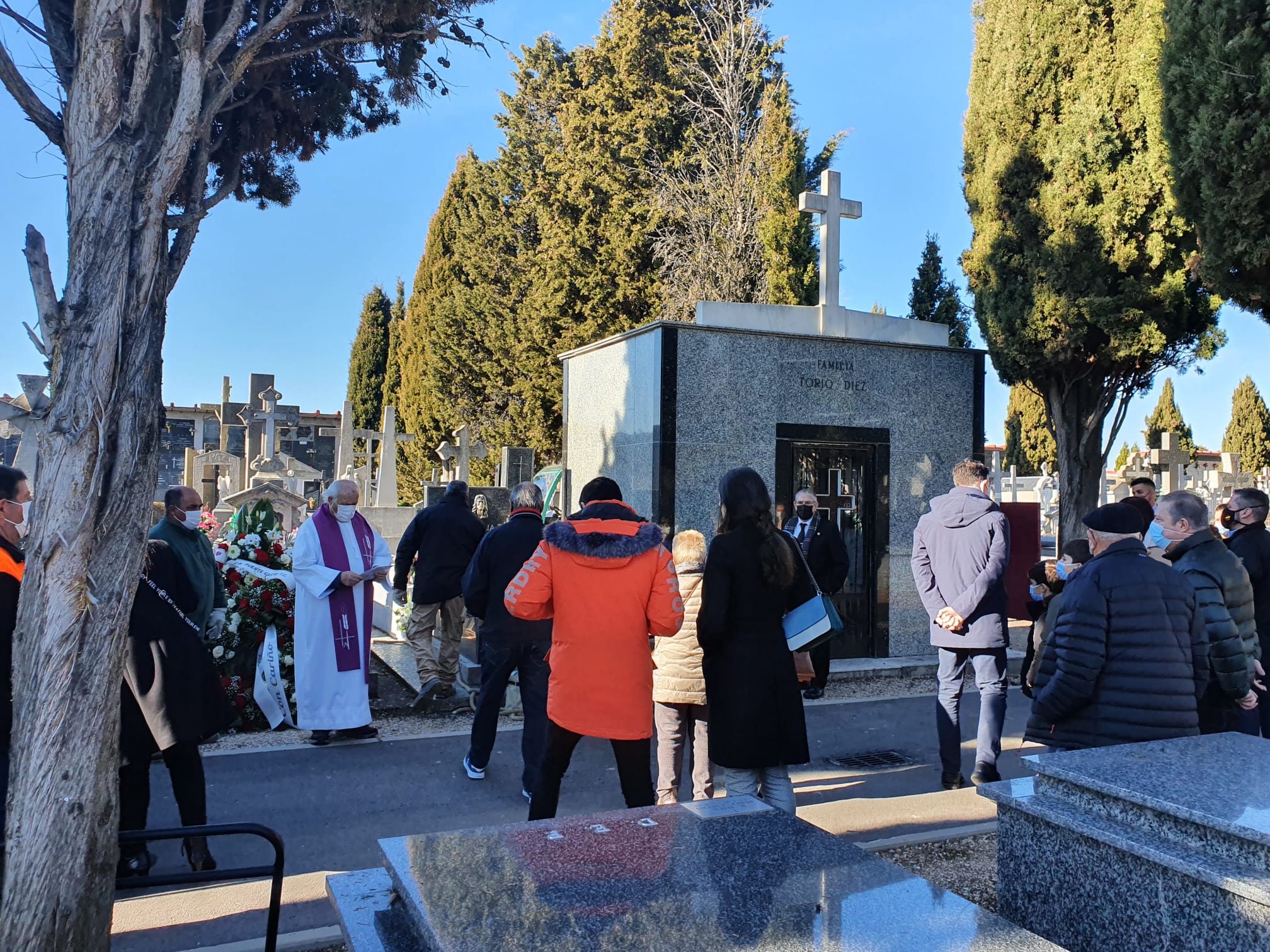 El leonés Saturnino de la Fuente, el hombre más longevo del mundo, ha sido enterrado en el cementerio de León.