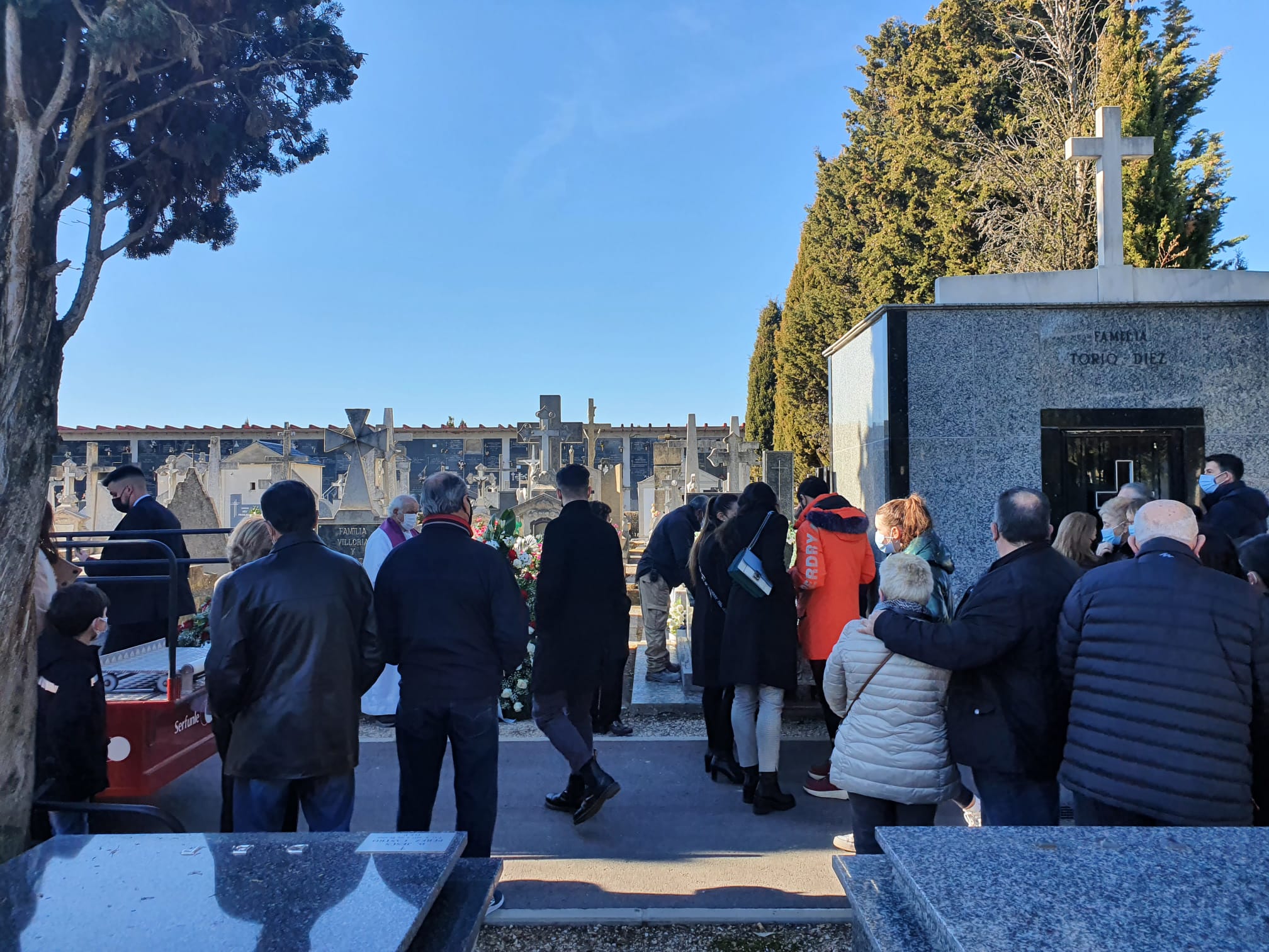 El leonés Saturnino de la Fuente, el hombre más longevo del mundo, ha sido enterrado en el cementerio de León.