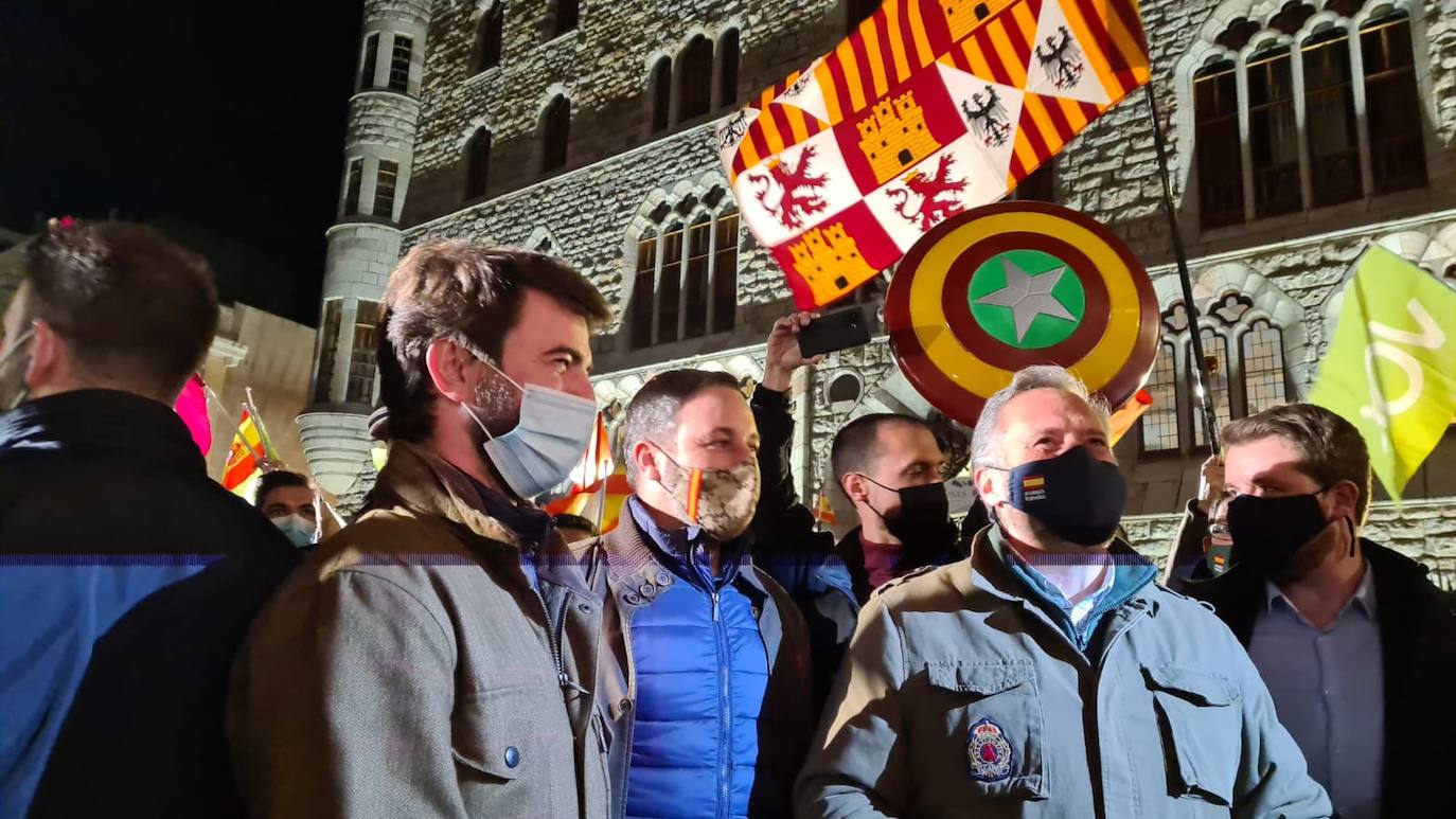 La formación cuenta con su líder, Santiago Abascal, en la presentación de su candidato a la Junta.