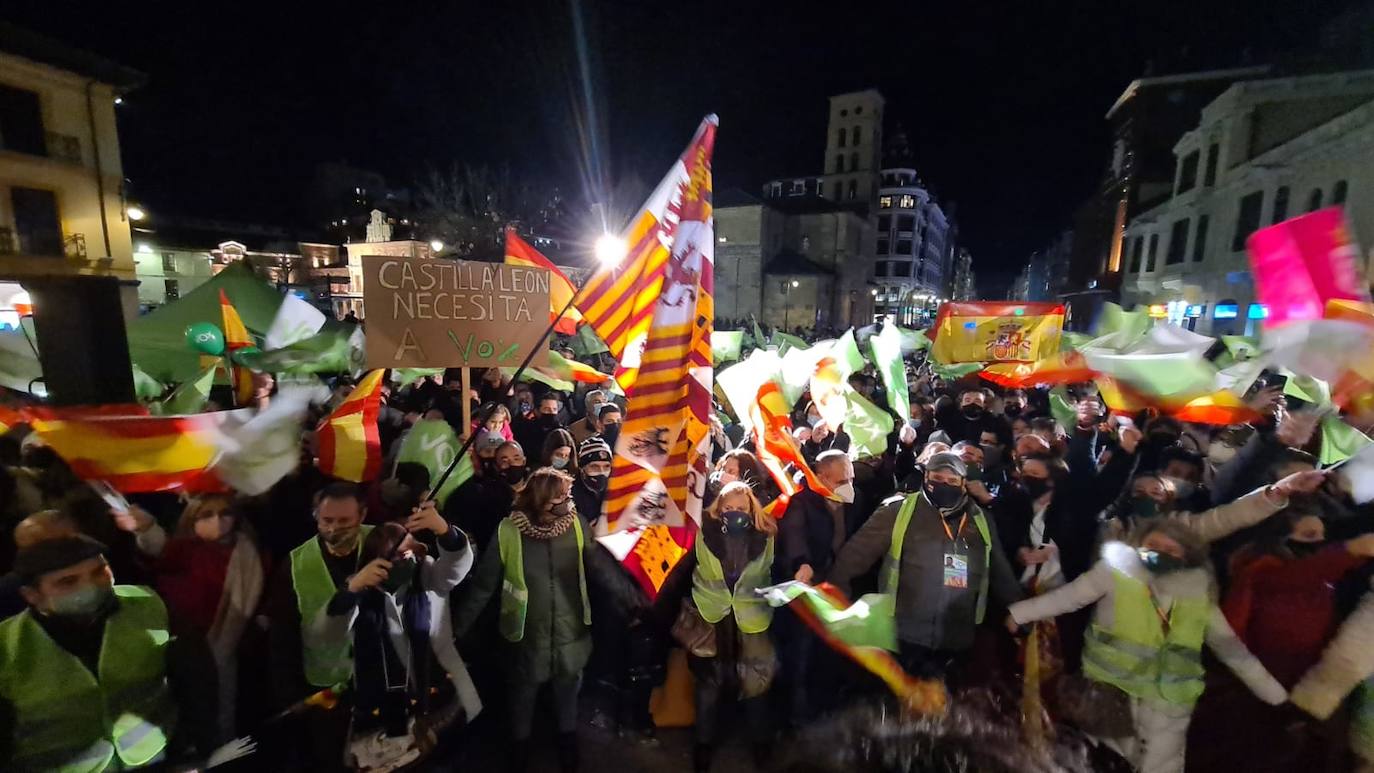 La formación cuenta con su líder, Santiago Abascal, en la presentación de su candidato a la Junta.