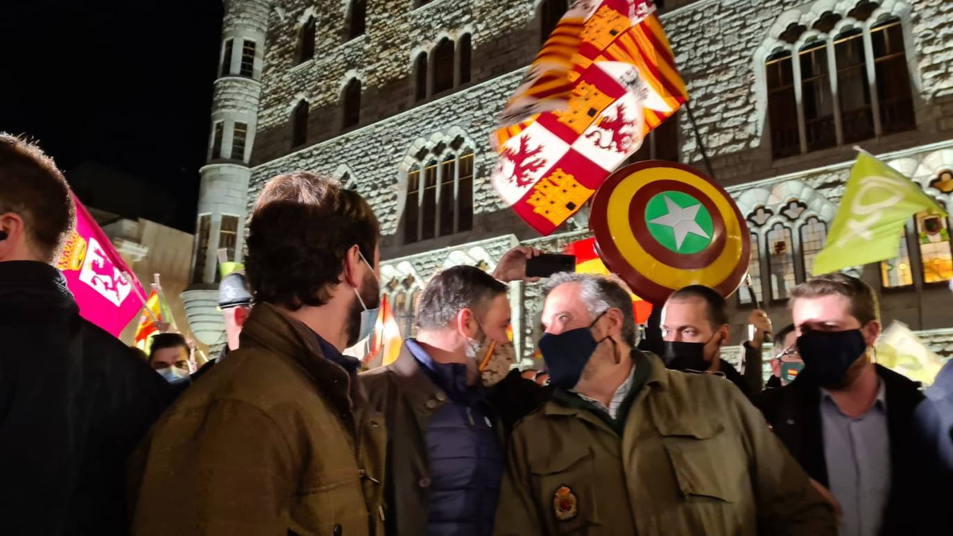 La formación cuenta con su líder, Santiago Abascal, en la presentación de su candidato a la Junta.