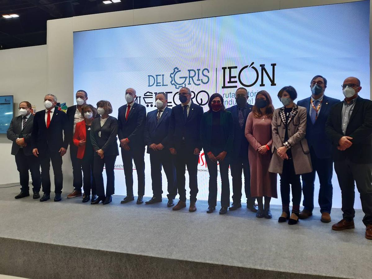 El presidente de la Diputación ,Eduardo Morán. acompañado de otros representantes políticos de la provincia, presenta la oferta turísitca de León en Fitur.