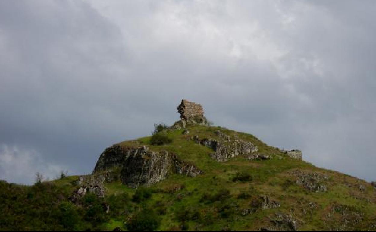 Castillo de Trascastro de Luna, prácticamente desaparecido.